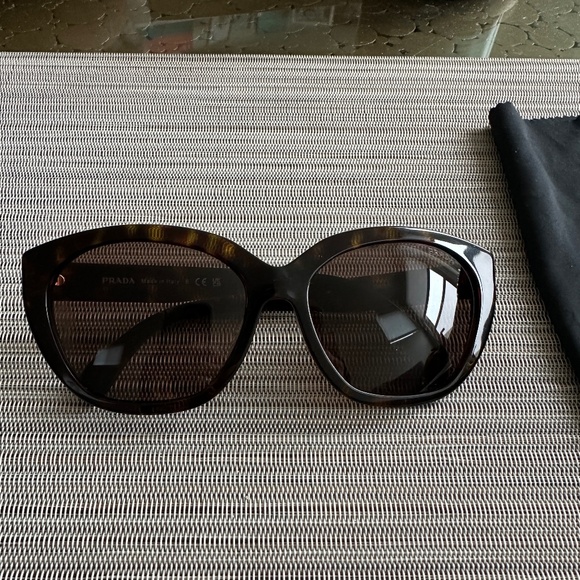 Prada sunglasses - Picture 1 of 11
